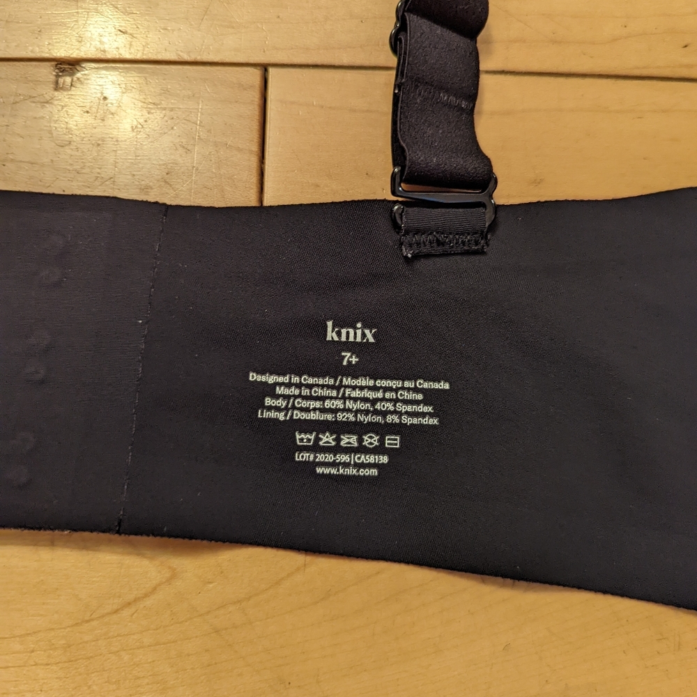 Knix Padded V-Neck Wireless Bra - Picture 7 of 8